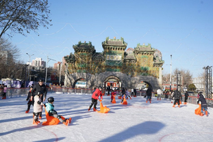 梅西正面交锋穆勒夺冠！梅西vs穆勒交手记录升至4胜7负（梅西与穆勒巅峰对决争冠，交手战绩更新至4胜7负）