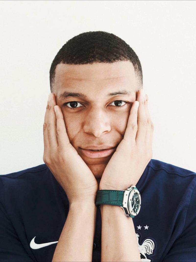 懂球帝海报：十载白巷，东方之光（懂球帝海报：白巷十年，东方耀辉）