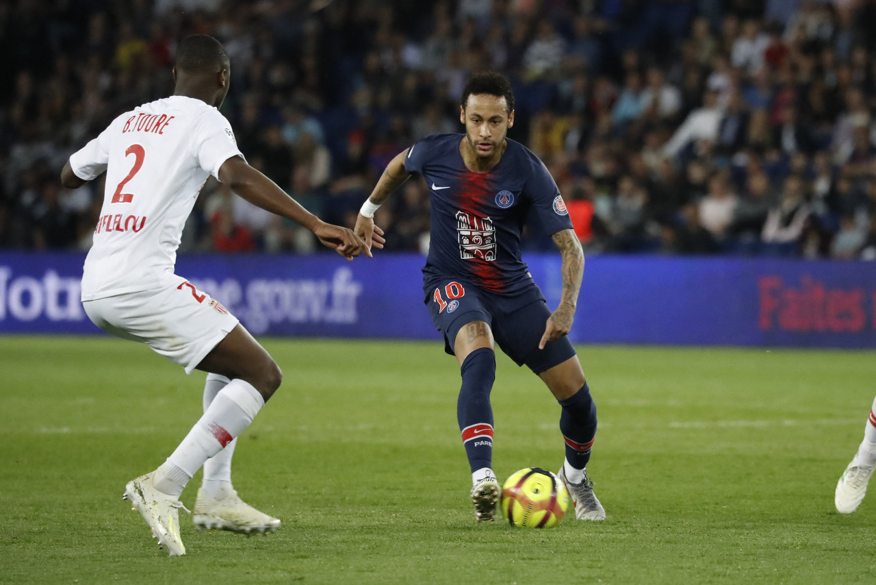 刘越：申花进攻变化少，斯卢茨基用人容易陷入“恶性循环”（刘越点评：申花进攻套路单一，斯卢茨基用人或陷入恶性循环）