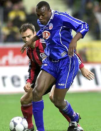 北京时间12月10日凌晨04：00，2025／26赛季欧冠联赛阶段第六轮的一场关键对决将在诺坎普球场上演。（欧冠2025／26第六轮关键战诺坎普打响，北京时间12月10日04：00开球）