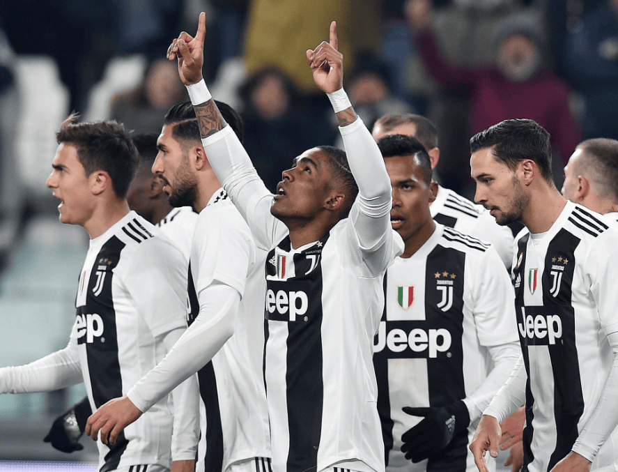 被批把队长袖标扔在地上泄愤，曼德拉戈拉：是队友没接住（被指怒扔队长袖标泄愤，曼德拉戈拉澄清：是传给队友，没接到才落地）