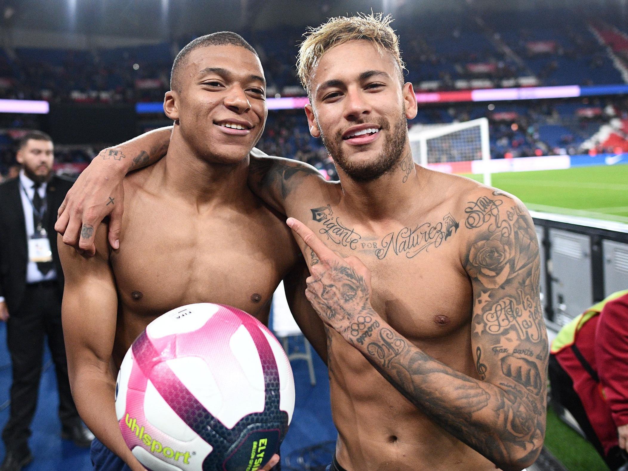 米体：斯帕莱蒂考虑放弃无锋阵，重新启用2名进攻中场+1名中锋（米体：斯帕莱蒂或弃用无锋战术，改打双前腰+单箭头）