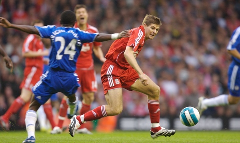 南野拓实法国杯受伤被担架抬出场，疑似遭遇重伤（法国杯南野拓实伤退，被担架抬离赛场疑似重伤）