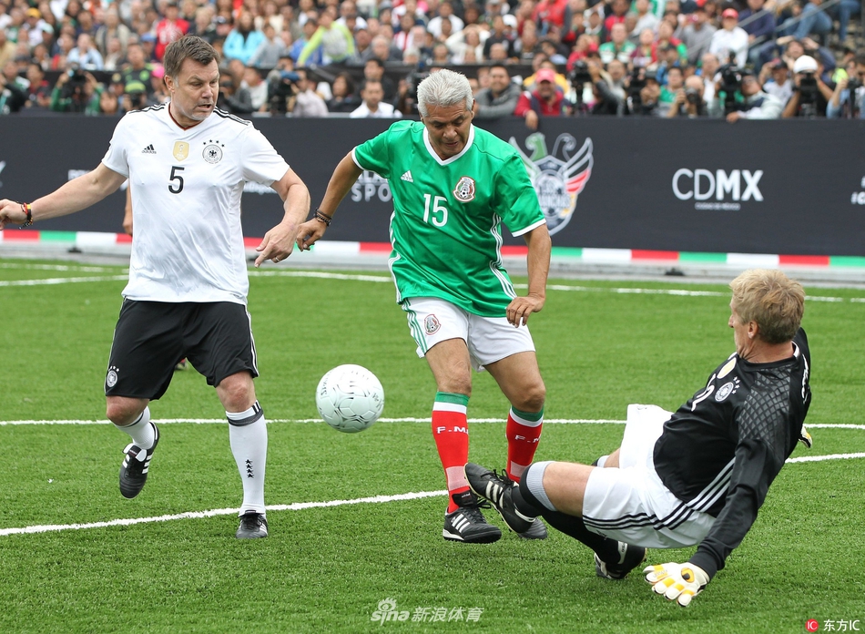 斯帕莱蒂：迪格雷戈里奥是一门；库普踢中卫就是为了参与进攻（斯帕莱蒂：迪格雷戈里奥是门将；让库普踢中卫是为了更好地参与进攻）