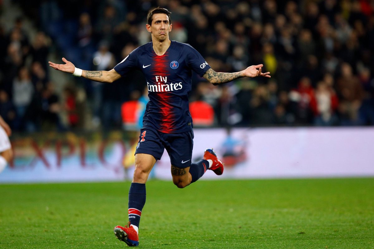 1996年，55岁的贝利还在踢足球（1996年，55岁的贝利仍驰骋绿茵场）