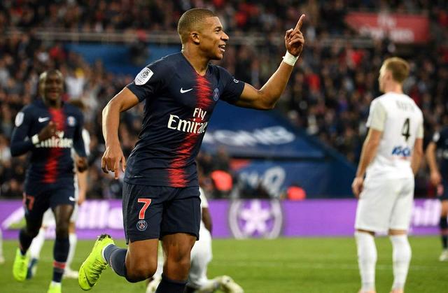 足球这项运动陪伴了我整个初高中，今天我十八岁了，...（十八岁这天，回望与足球同行的初高中岁月）